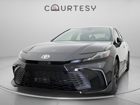Used 2026 Toyota Camry SE FWD image 30