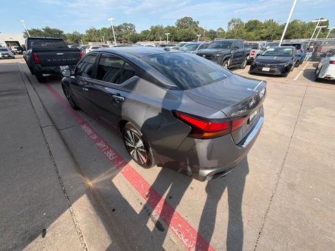 Used 2021 Nissan Altima 2.5 SV w/ SV Premium Package FWD image 9