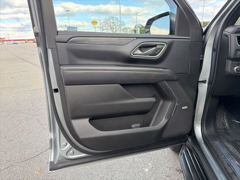 Used 2023 GMC Yukon XL SLT image 12