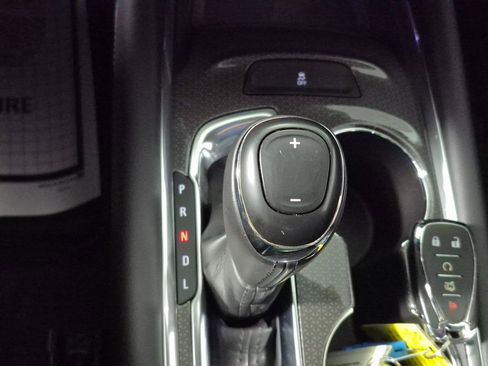 Used 2017 Chevrolet Malibu LT w/ Leather Package image 17