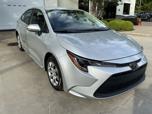 Used 2026 Toyota Corolla LE image 2