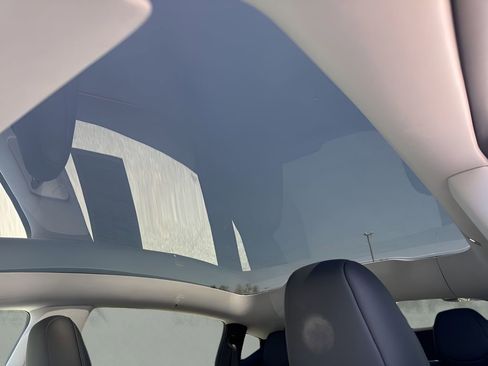 Used 2026 Tesla Model Y Long Range RWD image 11