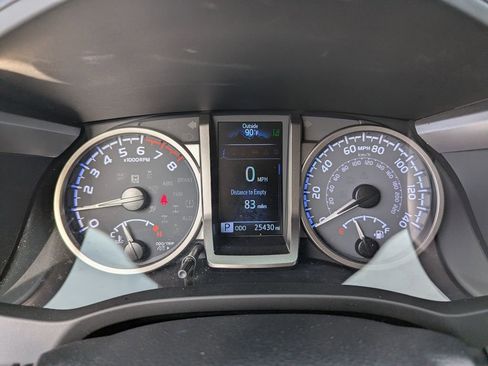 Used 2021 Toyota Tacoma Limited image 29