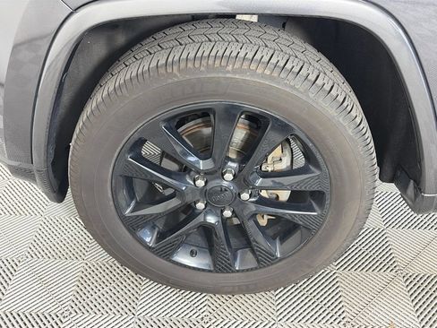 Used 2018 Jeep Grand Cherokee Altitude AWD/4WD image 8