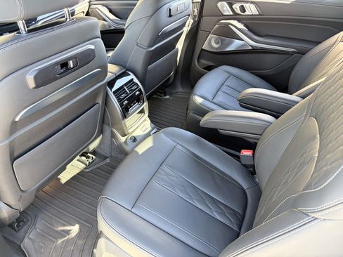 Used 2025 BMW X7 M60i image 17