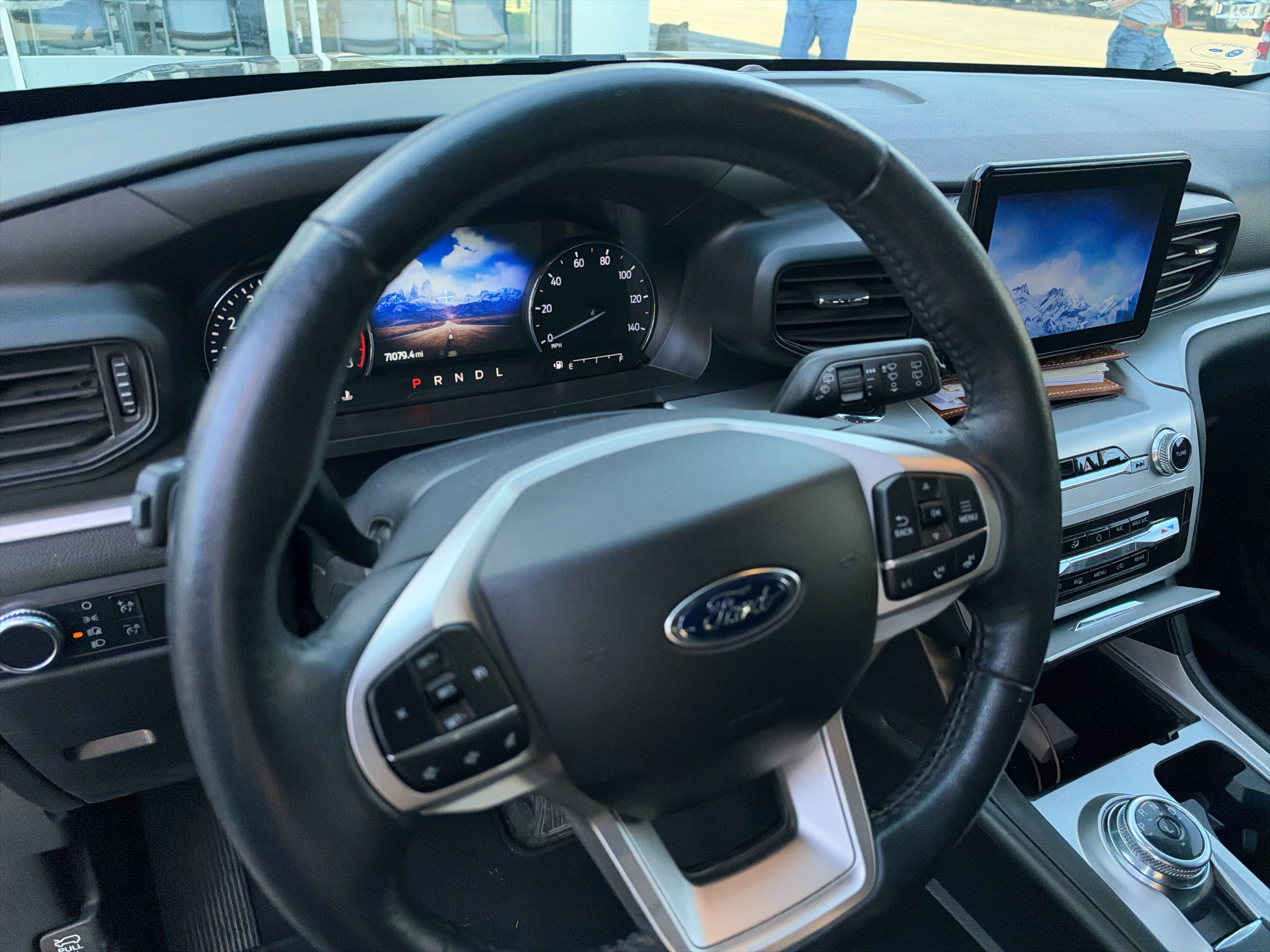 Used 2022 Ford Explorer XLT w/ Class IV Trailer Tow Package AWD/4WD image 8