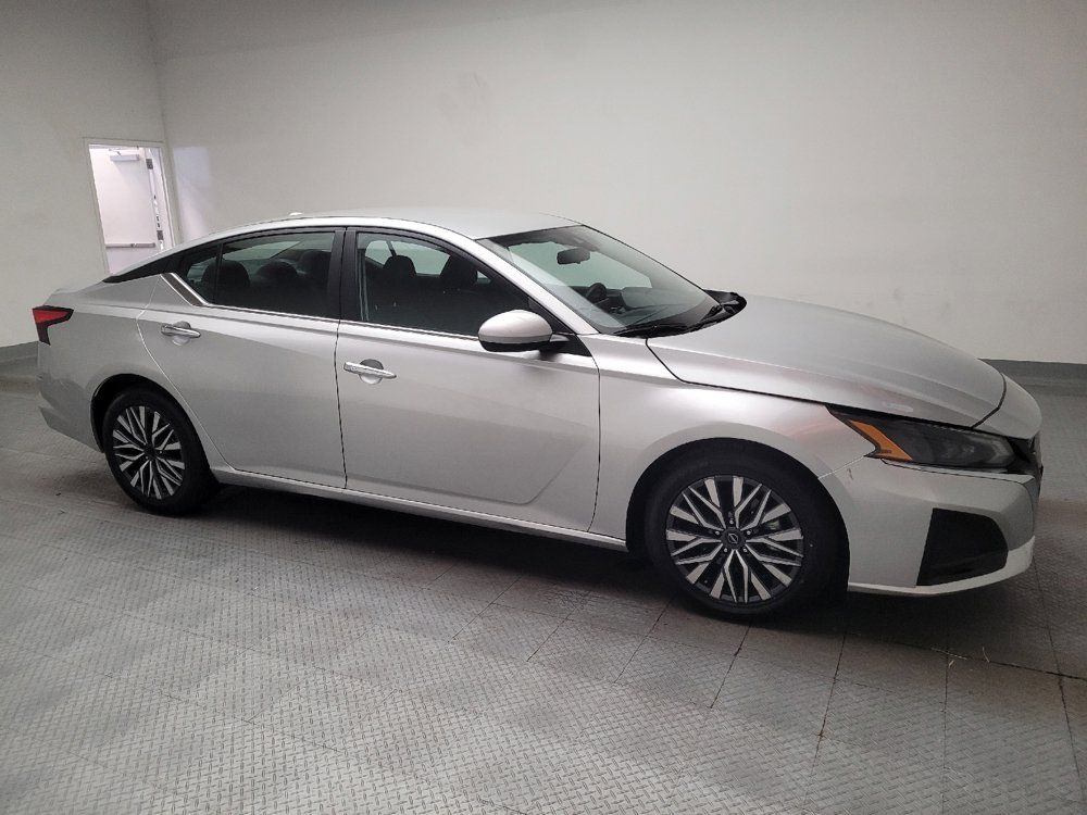 Used 2023 Nissan Altima 2.5 SV FWD image 11