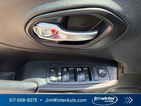 Used 2019 Jeep Cherokee Trailhawk w/ Cold Weather Group AWD/4WD image 20