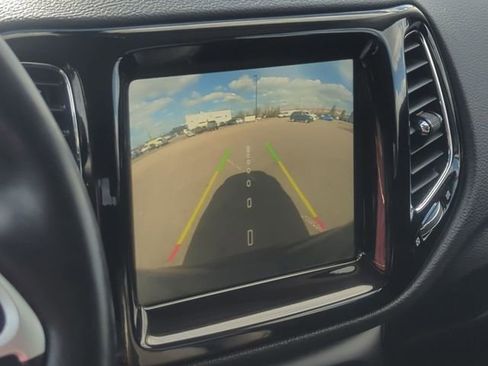 Used 2021 Jeep Compass Limited image 18