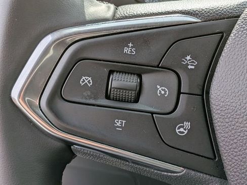 Used 2025 Chevrolet Trax LT w/ LT Convenience Package image 17