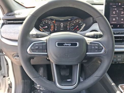 Used 2023 Jeep Compass Latitude image 15