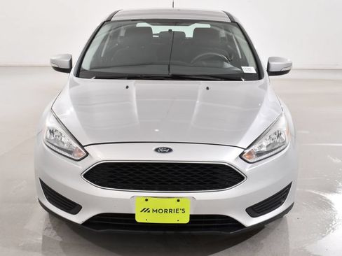 Used 2018 Ford Focus SE w/ Cold Weather Package FWD image 3