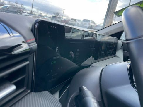 Certified 2025 Nissan Kicks SR image 16