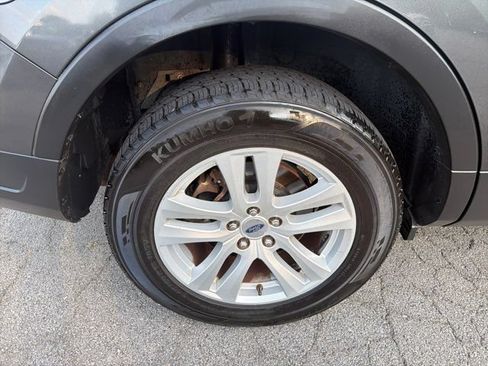Used 2019 Ford Explorer XLT w/ Equipment Group 201A AWD/4WD image 36