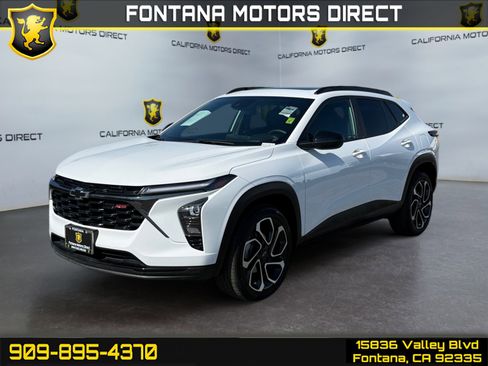 Used 2025 Chevrolet Trax RS w/ Sunroof Package FWD image 1