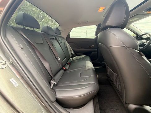 Used 2024 Hyundai Elantra Limited image 12