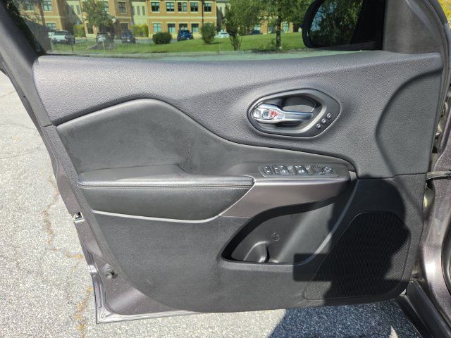 Used 2019 Jeep Cherokee Limited AWD/4WD image 11