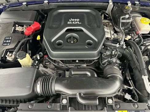 Used 2020 Jeep Wrangler Unlimited Sahara AWD/4WD image 32