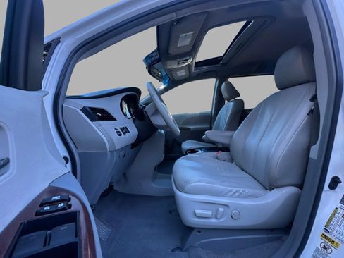 Used 2011 Toyota Sienna XLE w/ XLE Navigation Pkg FWD image 64