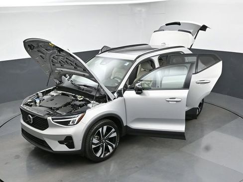 Used 2023 Volvo XC40 B5 Plus w/ Protection Package Premier AWD/4WD image 48