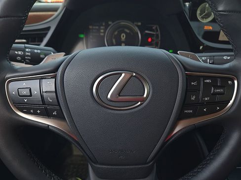 Used 2024 Lexus ES 300h w/ Premium Package image 20