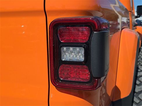 New 2025 Jeep Gladiator Sport image 8