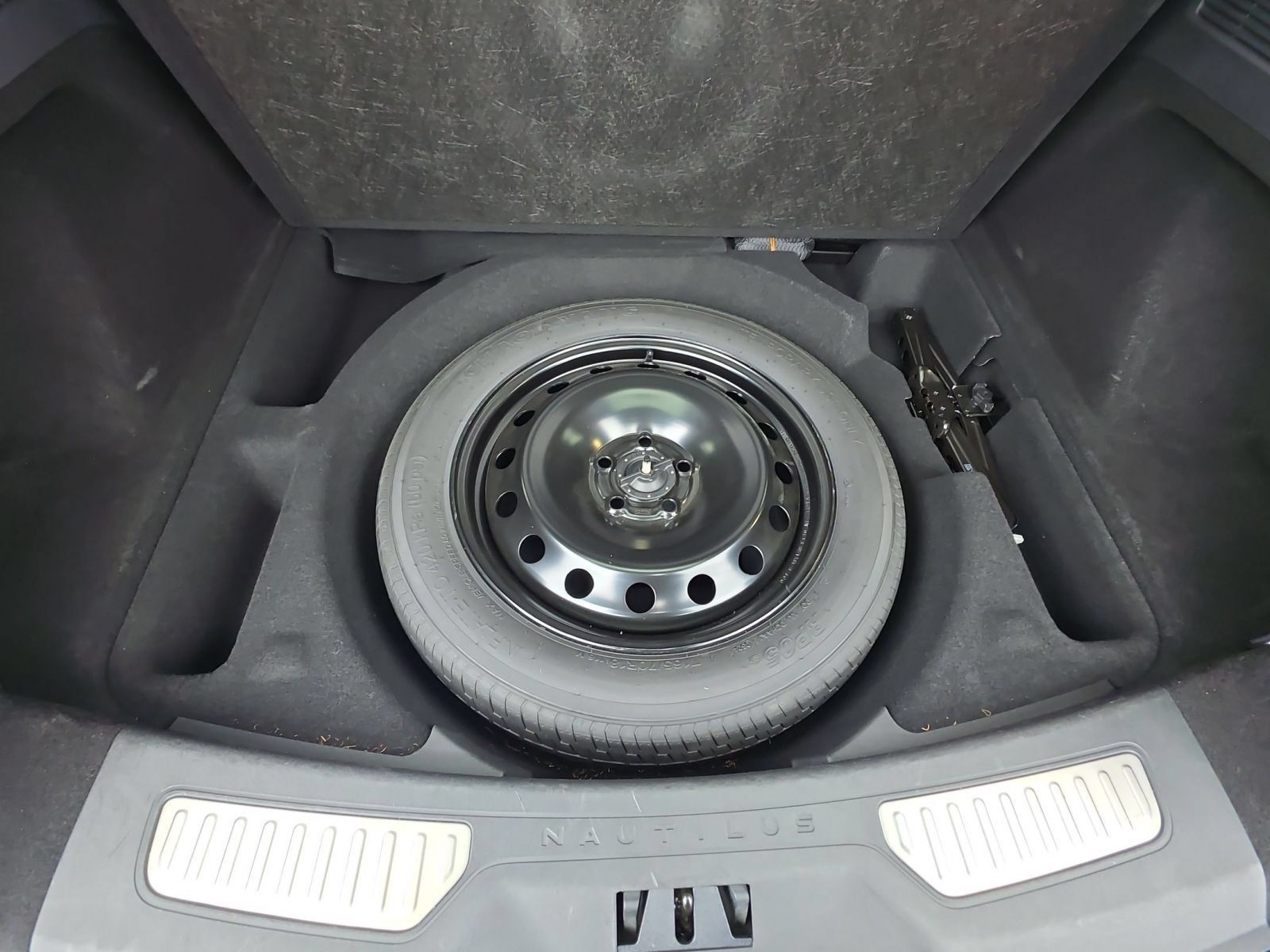 Used 2024 Lincoln Nautilus Reserve AWD/4WD image 41