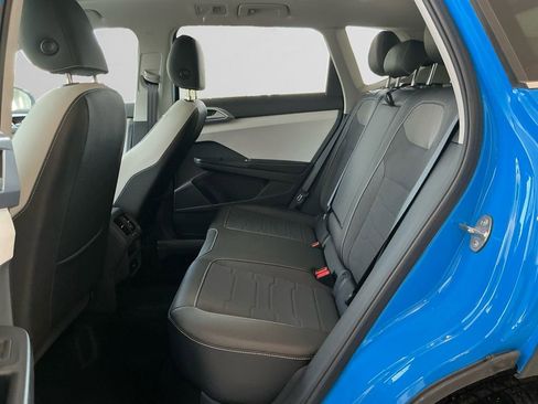 New 2025 Volkswagen Taos SE image 13