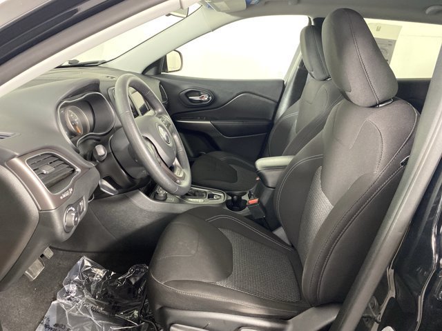 Used 2019 Jeep Cherokee Latitude w/ Popular Appearance Group AWD/4WD image 13