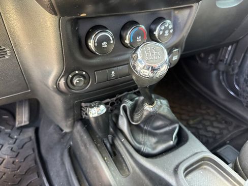 Used 2014 Jeep Wrangler Rubicon w/ Power Convenience Group AWD/4WD image 11