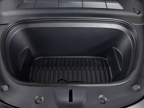 Used 2022 Tesla Model Y Long Range image 42