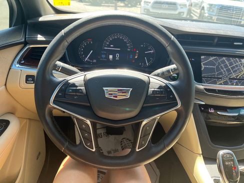Used 2017 Cadillac XT5 Luxury w/ Driver Awareness Package FWD image 18