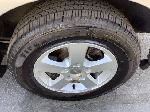 Used 2013 Dodge Grand Caravan SXT FWD image 18
