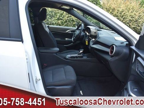 Used 2024 Chevrolet Trax RS w/ Driver Confidence Package FWD image 19