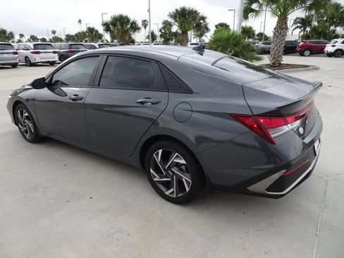 Used 2025 Hyundai Elantra Sport FWD image 6