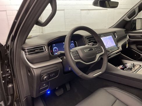 New 2025 Jeep Wagoneer Series II image 17