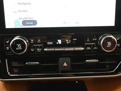 Certified 2025 Toyota Highlander Platinum image 23