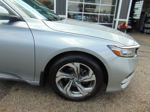 Used 2020 Honda Accord EX image 11