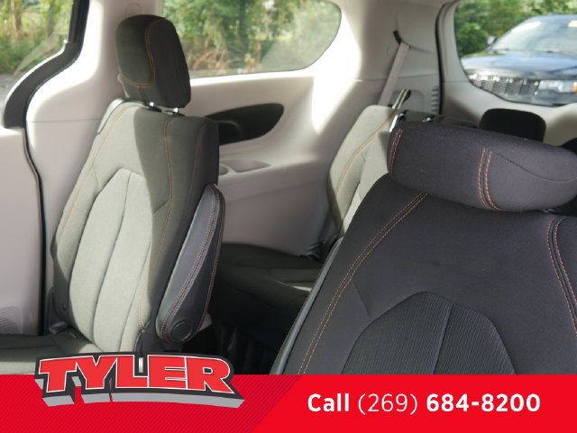 Used 2017 Chrysler Pacifica LX FWD image 37