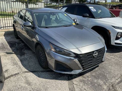 Used 2023 Nissan Altima 2.5 S FWD image 6