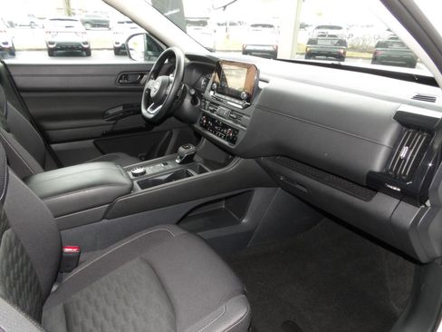 Certified 2024 Nissan Pathfinder S image 24