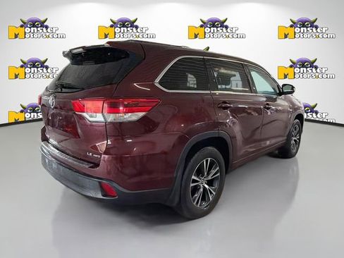 Used 2018 Toyota Highlander LE AWD/4WD image 4