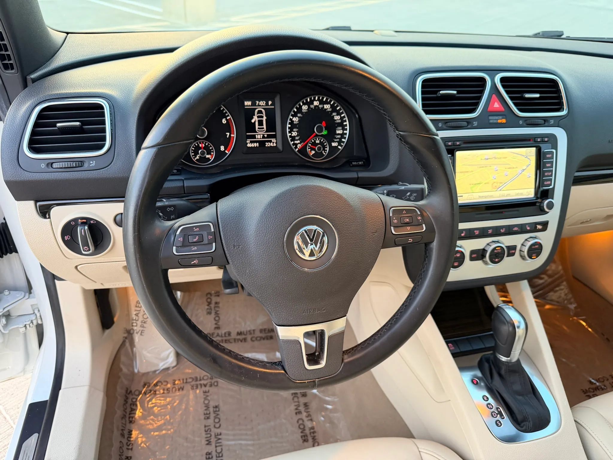 Used 2014 Volkswagen Eos Executive FWD image 11
