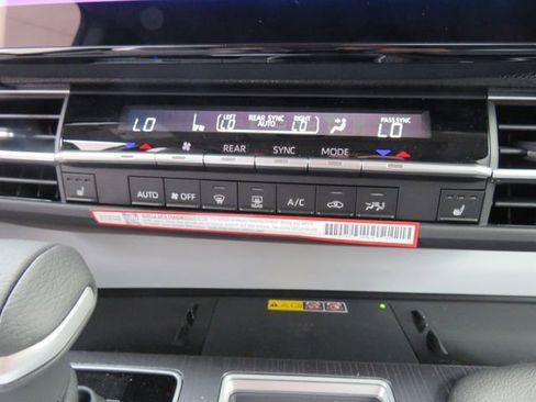 Certified 2026 Toyota Sienna XLE image 31