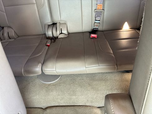 Used 2017 Chevrolet Suburban Premier image 21