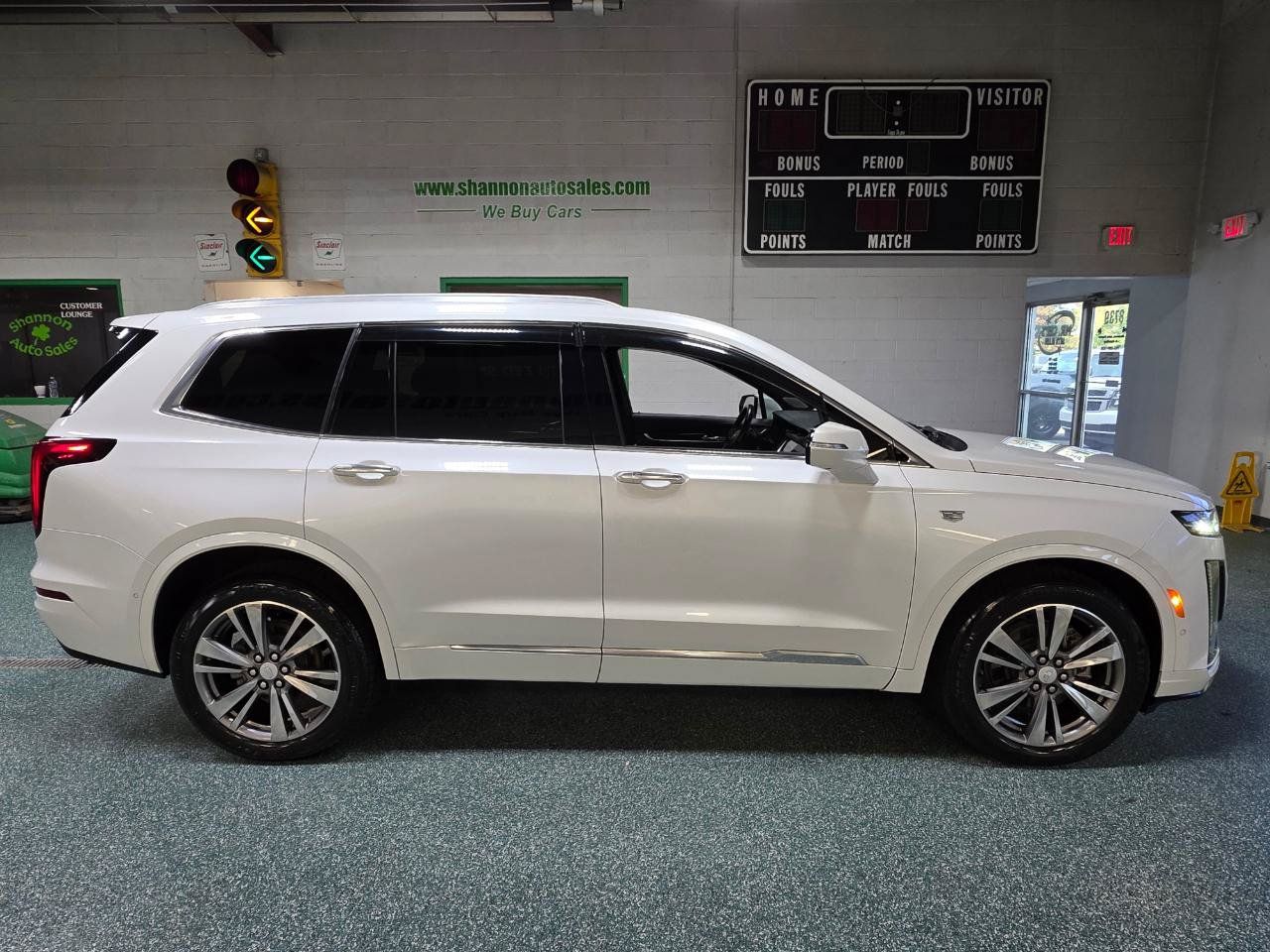 Used 2021 Cadillac XT6 Premium Luxury AWD/4WD image 2