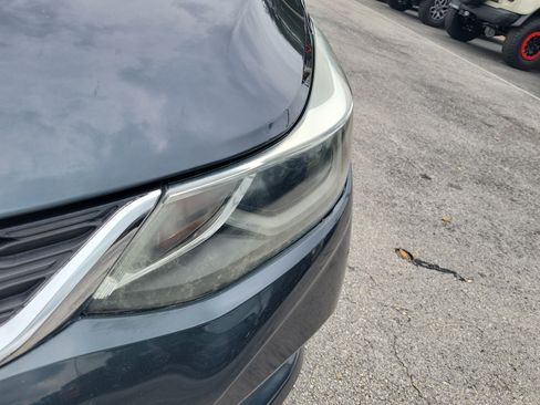 Used 2018 Chevrolet Cruze LT FWD image 3