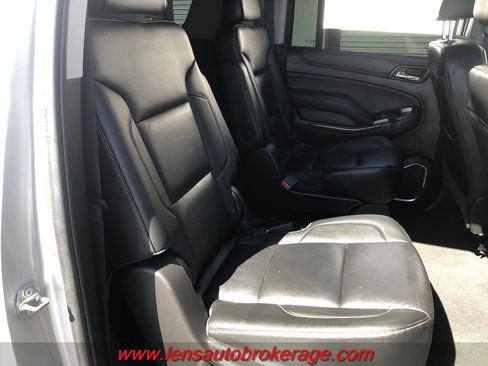 Used 2019 Chevrolet Suburban LT image 21