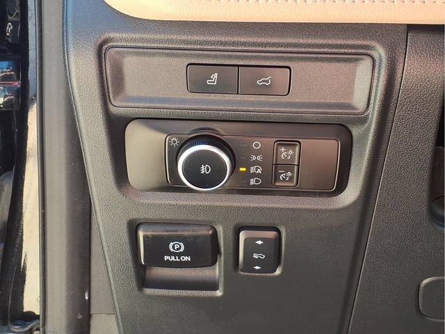 Used 2024 Ford Expedition Limited AWD/4WD image 17