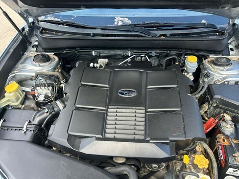 Used 2013 Subaru Outback 3.6R Limited AWD/4WD image 18